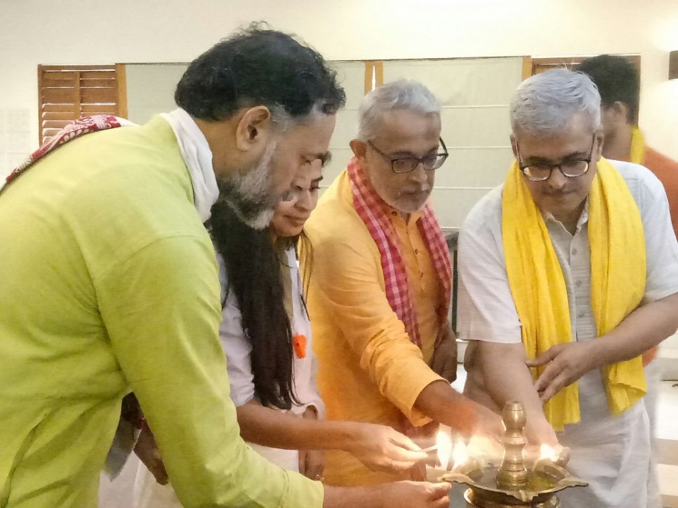 खट्टर सरकार किसानों के हितों की अनदेखी करके उन्हें आत्महत्या करने पर मजबूर कर रही है- योगेन्द्र यादव